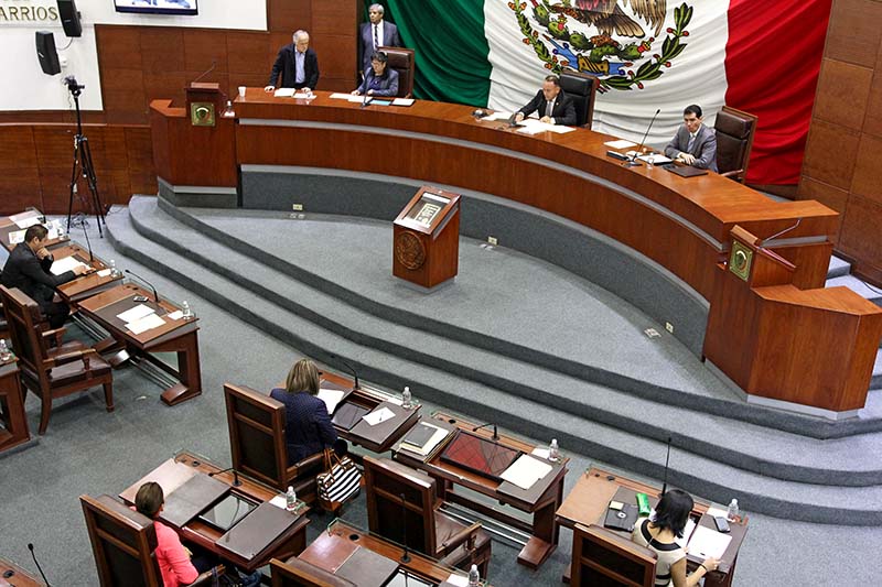 Aspectos de la sesión ordinaria de la Legislatura celebrada este jueves ■ FOTOS: ANDRÉS SÁNCHEZ