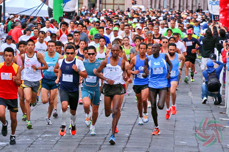 Las principales calles de la capital fueron el escenario para que se desarrollara la competencia de atletismo más importante de la entidad ■ foto: la jornada zacatecas