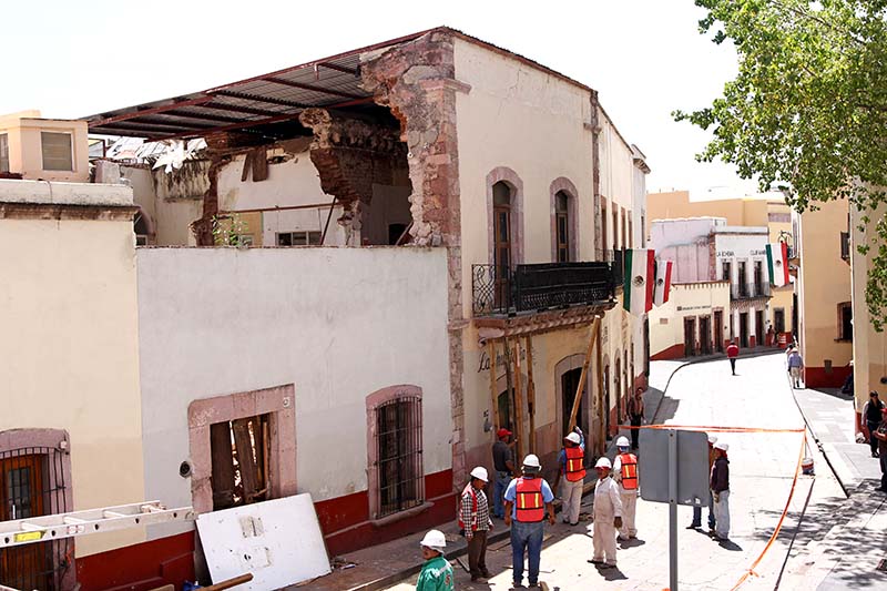 Se busca a los propietarios del inmueble que recientemente se derrumbó en la avenida Hidalgo de la capital ■ foto: andrés sánchez