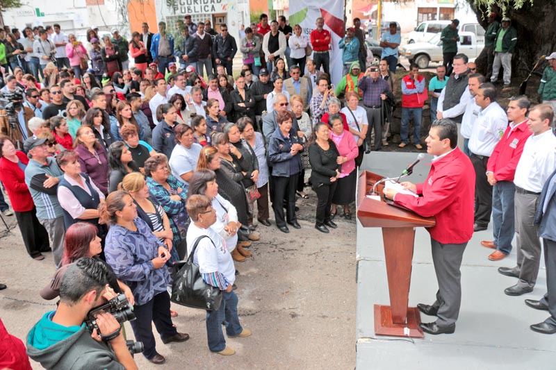 El gobernador y los presidentes de Zacatecas y Guadalupe dieron el banderazo de salida para el inicio de trabajos ■ FOTO: ERNESTO MORENO
