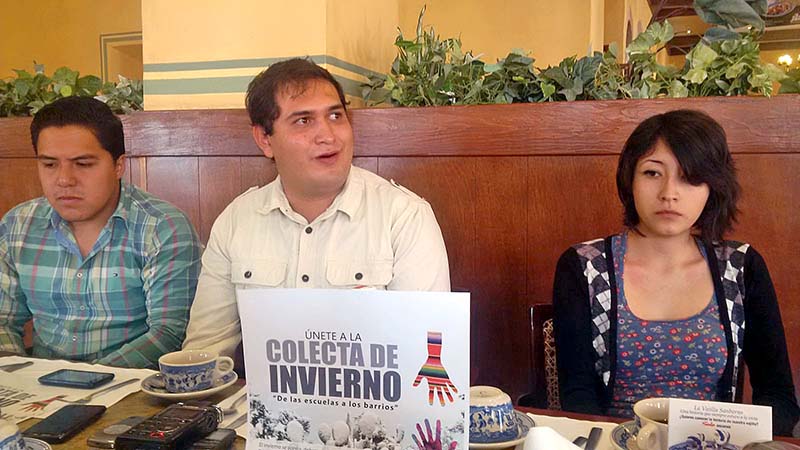 Aspecto del anuncio realizado por los alumnos universitarios. También reúnen alimentos y medicina ■ FOTO: LA JORNADA ZACATECAS