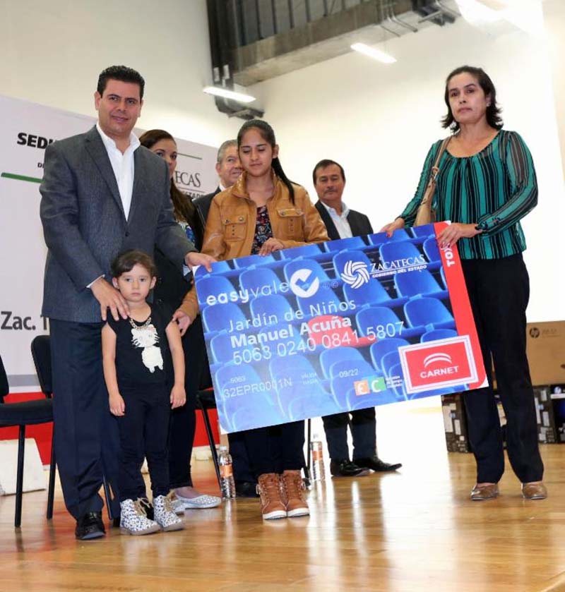 Cada institución recibirá una tarjeta electrónica con 90 mil pesos ■ foto: la jornada zacatecas