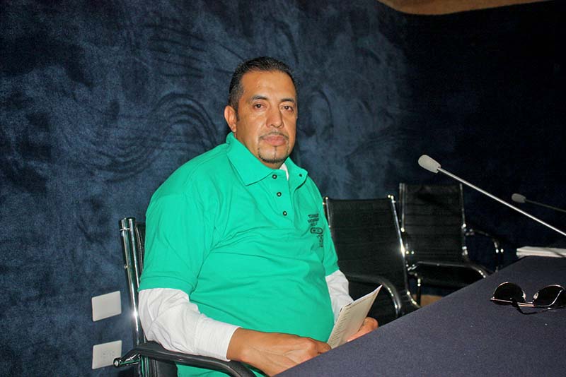 El dirigente de la Asociación Civil Alma, Capacitación y apoyo, Gerardo González Márquez, durante el anuncio del tianguis ■ FOTO: LA JORNADA ZACATECAS