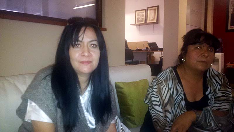 En la imagen aparece Heliana Vázquez Valdez (izquierda), presidenta de la mesa directiva de padres de familia ■ FOTO: ALMA RÍOS