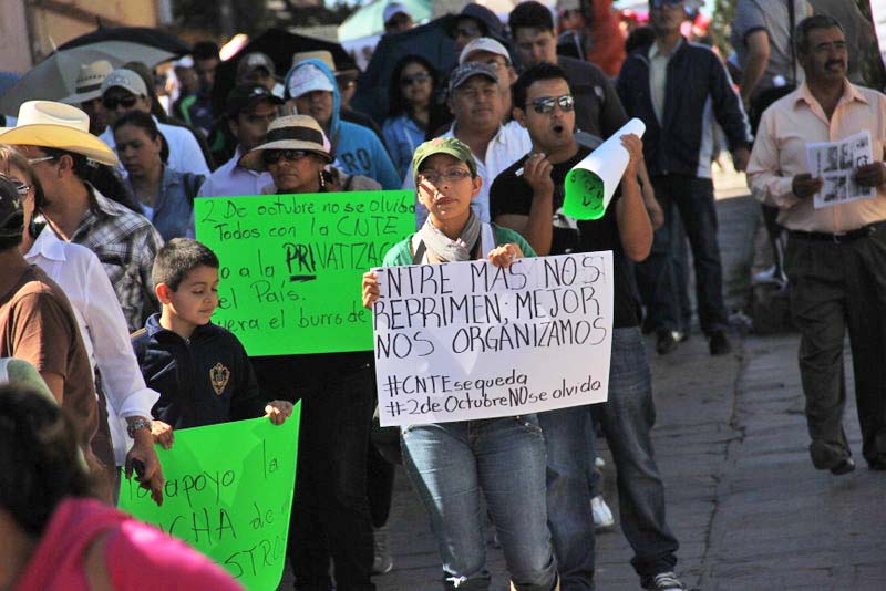 Imagen de archivo de marcha estudiantes en memoria de la masacre de Tlatelolco ■ FOTO: ANDRÉS SÁNCHEZ