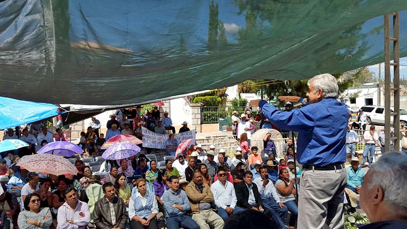López Obrador se reunió con habitantes de zonas donde operan empresas extractivas ■ FOTO: CORTESÍA