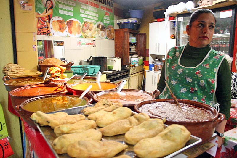 El estudio de la comida y la alimentación sirve para conocer los desafíos que han atravesado diferentes pueblos y civilizaciones para alimentarse, señala ■ FOTO: MIGUEL ÁNGEL NÚÑEZ
