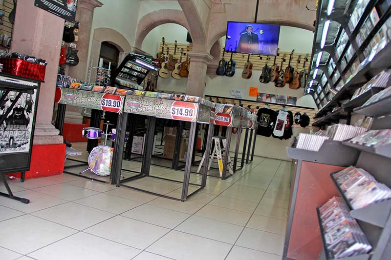 En Zacatecas, comercio y servicios reportaron un aumento que de 2014 a 2015 de sólo 0.1%, según Inegi ■ FOTO: LA JORNADA ZACATECAS