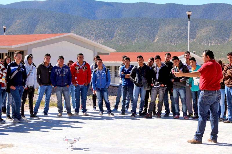 En esta ocasión, 250 estudiantes del Conalep sede Mazapil y de localidades cercanas participaron en talleres tecnológicos ■ foto: LA JORNADA ZACATECAS