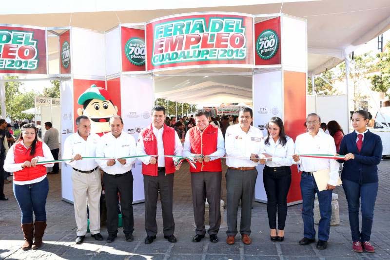Autoridades encabezaron el corte del listón inaugural del evento, en el Jardín Juárez de Guadalupe ■ foto: la jornada zacatecas