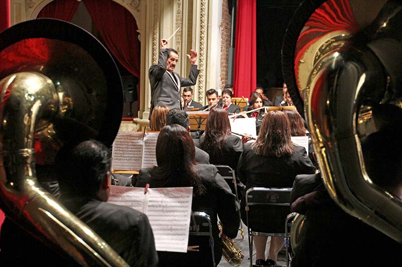 Teatro Fernando Calderón fue el escenario para la presentación de la agrupación musical, la cual ha llevado el nombre de Zacatecas a diversas partes del orbe ■ FOTO: ANDRÉS SÁNCHEZ