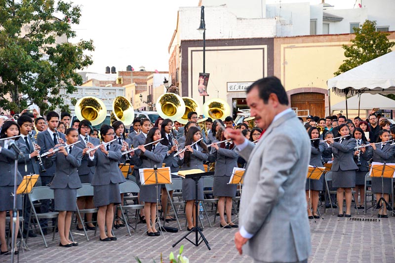 Extraordinaria presentación se tuvo la tarde de este domingo en el Jardín Juárez, para deleite de los aficionados a la buna música ■ fotos: la jornada zacatecas