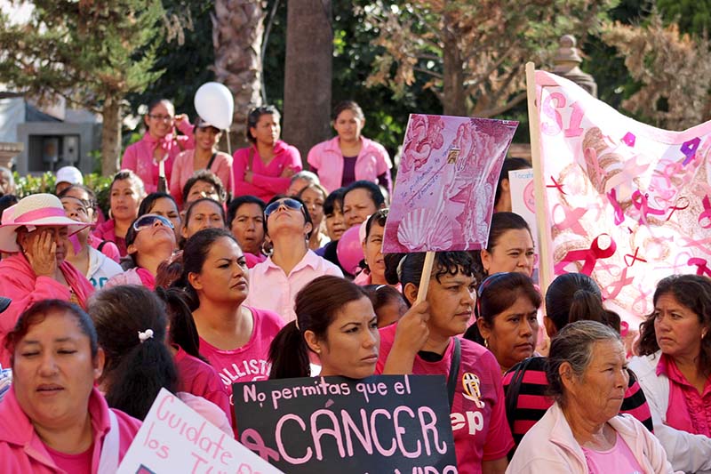 Aspecto de la manifestación de las féminas para combatir el padecimiento ■ FOTO: LA JORNADA ZACATECAS