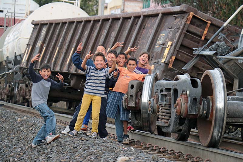 Isabel Crowley, representante de Unicef en México, solicitó a la 61 Legislatura asegurar una partida presupuestal para 2016 que sustente al nuevo sistema integral de garantías a la promoción y protección de los derechos de la infancia, la procuraduría en la materia y otras herramientas que se derivan de la implementación de la Ley General para la Garantía de los Derechos de las Niñas, Niños y Adolescentes. Zacatecas firmó el acuerdo de adhesión a la iniciativa 10 por la Infancia ■ FOTO: ERNESTO MORENO