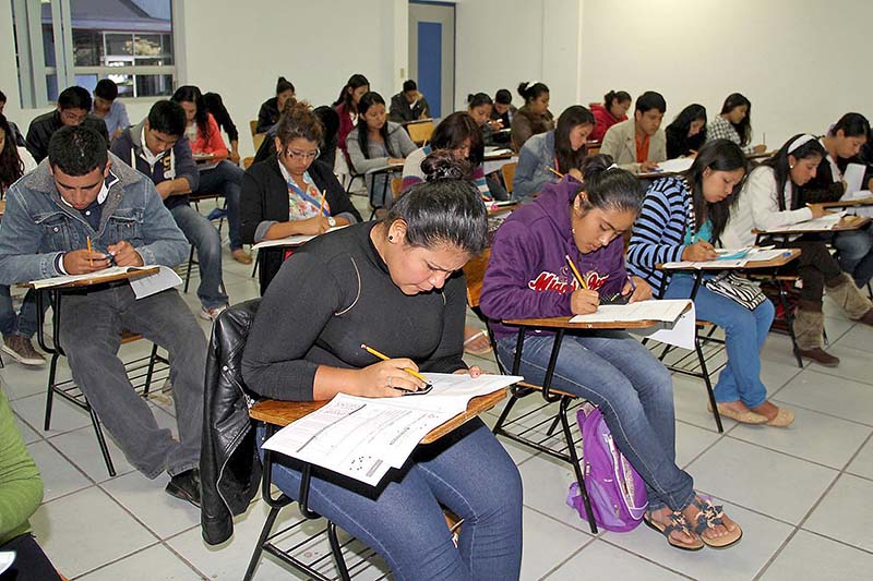 39% de los docentes notificados logró ingresar a alguna de las sedes y realizar el examen ■ foto: la jornada zacatecas