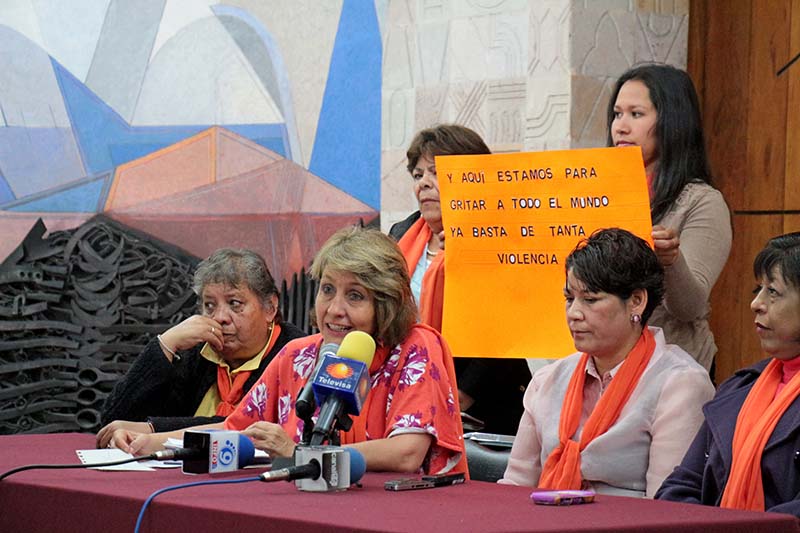 La diputada Eugenia Flores, presidenta de la Comisión de Equidad entre los Géneros, ofreció una conferencia de prensa ■ foto: ernesto moreno
