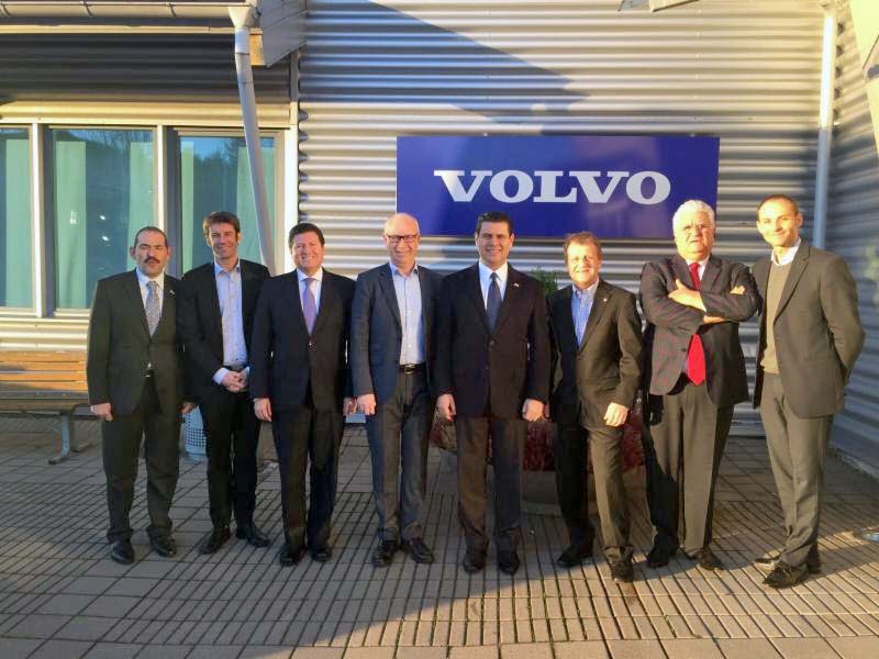 Miguel Alonso visitó la oficina Matriz de Volvo, en Gotemburgo ■ FOTO: LA JORNADA ZACATECAS