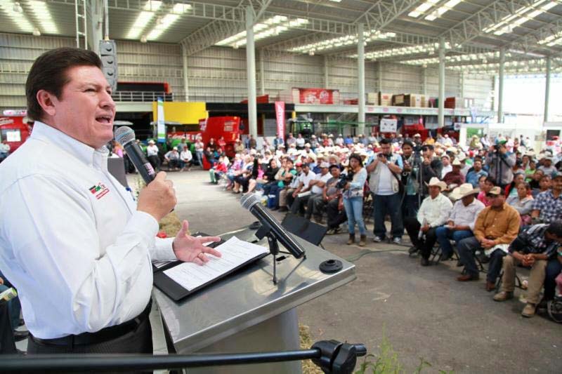 Adolfo Bonilla Gómez, titular de la Secretaría de Economía, durante el mensaje que dirigió a la gente del campo ■ FOTO: LA JORNADA ZACATECAS