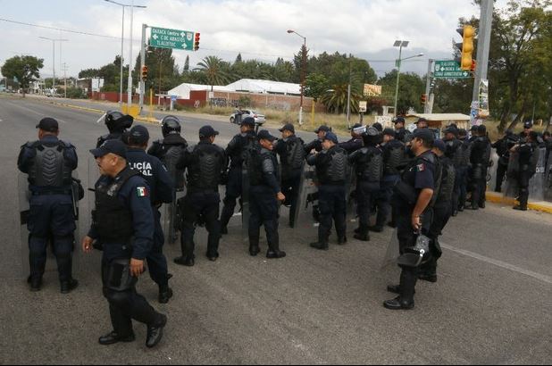 La carretera federal 190 Oaxaca - Istmo permanecerá cerrada por el operativo de seguridad ante la aplicación de la evaluación docente que se realizará el sábado. Foto: La Jornada