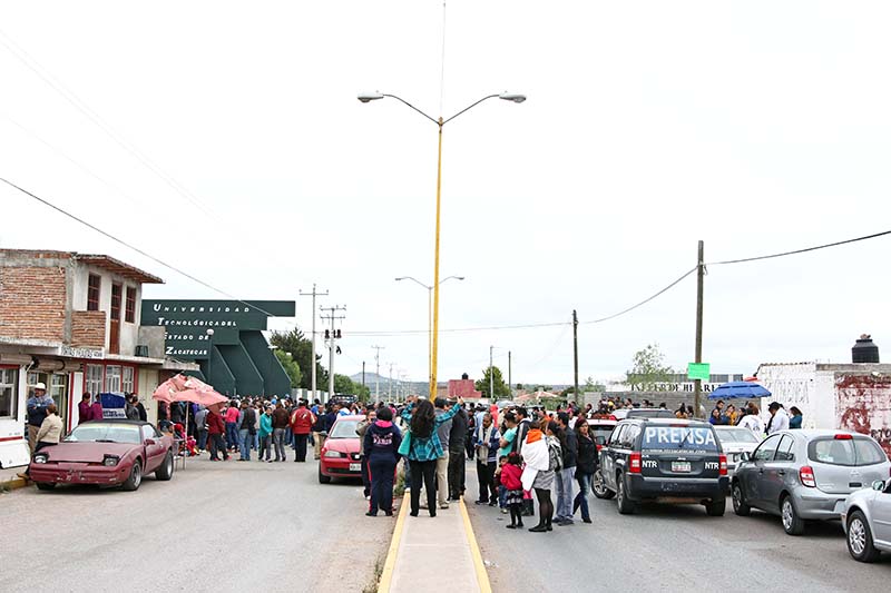 Por ahora faltan 932 maestros por evaluarse, pero 478 ya solicitaron aplicar la evaluación este fin de semana, informan. Aspecto de anterior jornada de exámenes ■ FOTO: ANDRÉS SÁNCHEZ