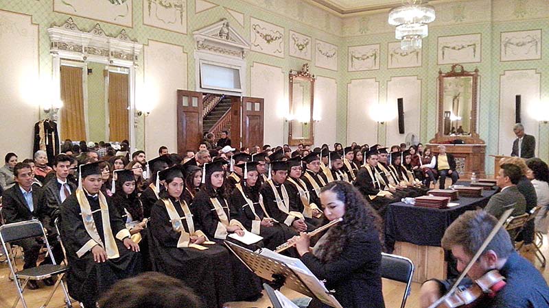 La ceremonia se efectuó en el foyer del Teatro Fernando Calderón ■ FOTO: LA JORNADA ZACATECAS