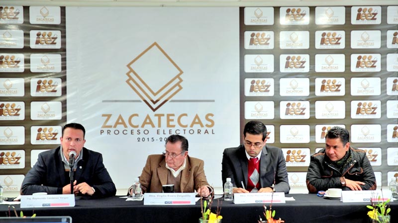 Autoridades del Instituto Electoral del Estado de Zacatecas convocaron a periodistas locales para dialogar sobre el derecho de connacionales a elegir a las autoridades ■ foto: MIGUEL áNGEL NúÑEZ