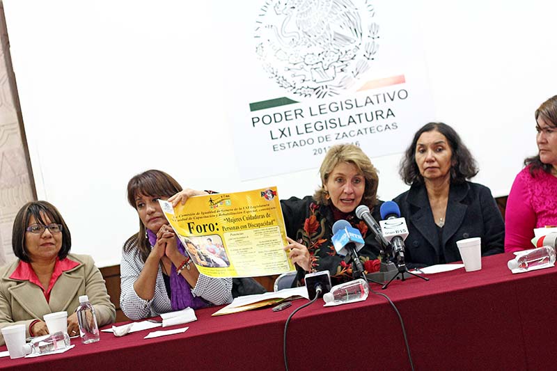 La legisladora local hizo el anuncio en conferencia de prensa ■ FOTO: ANDRÉS SÁNCHEZ