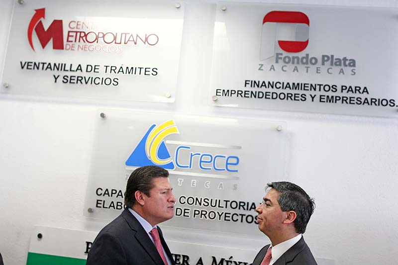 Adolfo Bonilla, titular de Sezac y Mario Emilio Gutiérrez Caballero, director de la Comisión Federal de Mejora Regulatoria (Cofemer) ■ FOTO: ANDRÉS SÁNCHEZ