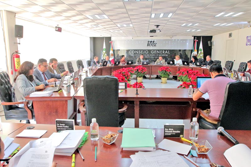 Sesión de este lunes del Consejo General del Instituto Electoral del Estado de Zacatecas ■ FOTO: ERNESTO MORENO
