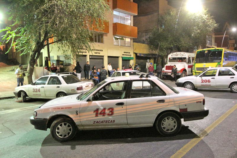 El pasado 27 de noviembre un grupo de taxistas bloqueó el bulevar a la altura de Plaza Bicentenario, en protesta por el asesinato de un compañero ■ FOTO: ERNESTO MORENO