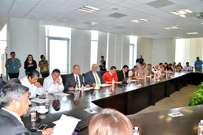 Aspecto de la reunión entre autoridades y representantes de transporte público ■ FOTO: LA JORNADA ZACATECAS