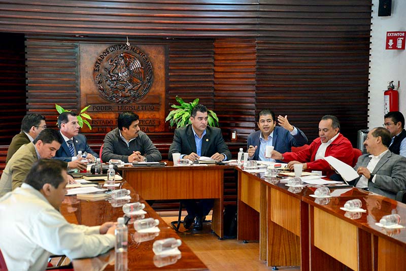Roberto Luévano se reunió con la Comisión legislativa de Fortalecimiento Municipal ■ FOTO: LA JORNADA ZACATECAS