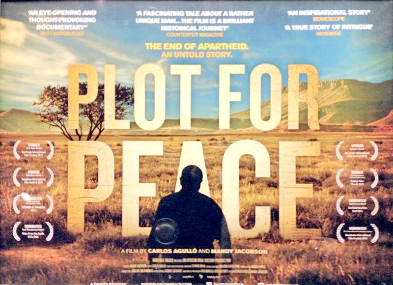 Cartel promocional de la producción Complot por la paz, dirigida por Carlos Agulló y Mandy Jacobson ■ FOTO: LA JORNADA ZACATECAS