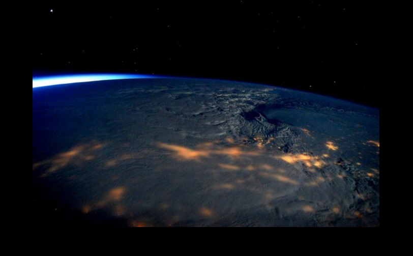 Aspectos de una tormenta que pasa sobre los Estados Unidos, desde la Estación Espacial Internacional. Foto Ap / Archivo