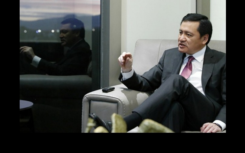 El Secretario de Gobernacion, Miguel Ángel Osorio Chong, durante la entrevista para La Jornada. Foto Francisco Olvera