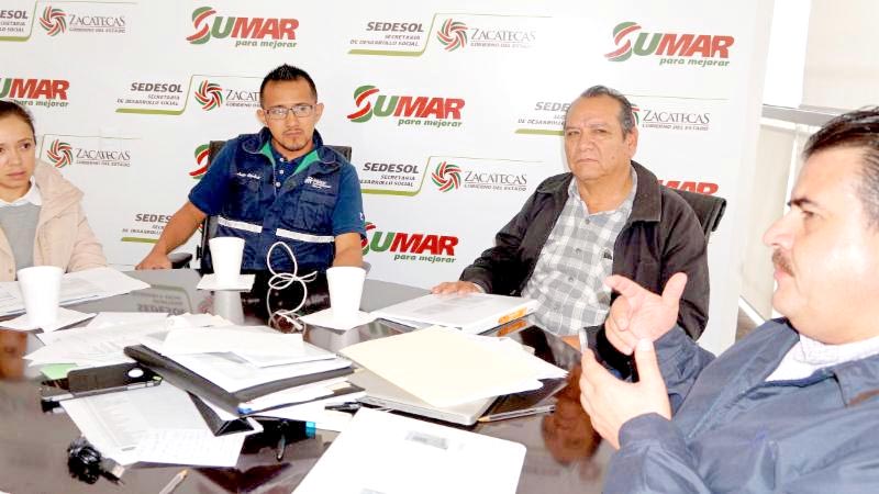 José María González Nava (derecha), secretario de Desarrollo social en la entidad ■ FOTO: LA JORNADA ZACATECAS