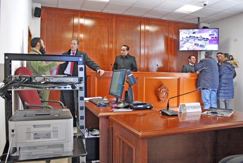 La supervisión fue encabezada por representantes de la Embajada Norteamericana, de Muscogee AL, de la Comisión para la Implementación del Nuevo Sistema de Justicia Penal y de personal del TSJEZ ■ FOTO: LA JORNADA ZACATECAS