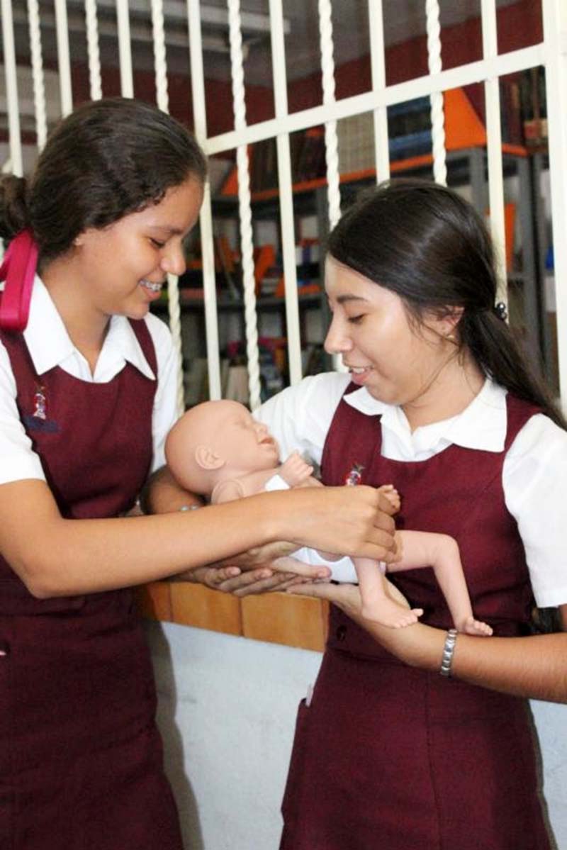 Las becas se entregan a niñas y adolescentes que tienen una edad de 12 a 18 años 11 meses ■ FOTO: LA JORNADA ZACATECAS
