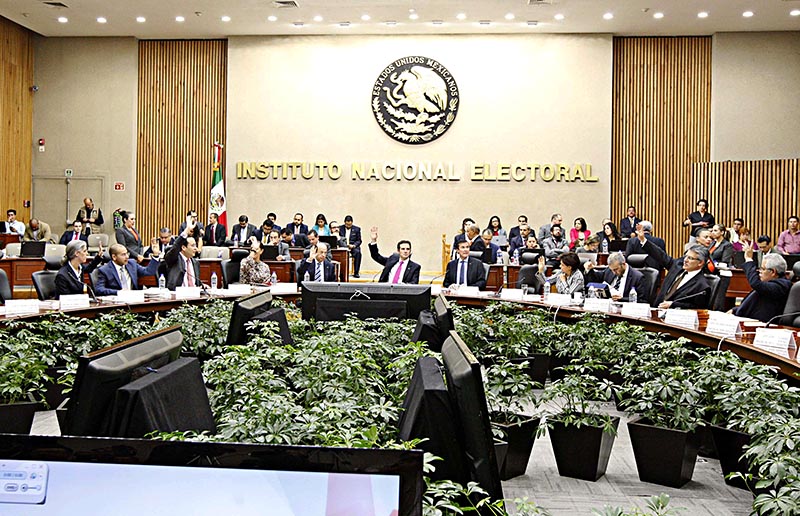 Aspecto de sesión en el Instituto Nacional Electoral ■ FOTO: LA JORNADA ZACATECAS