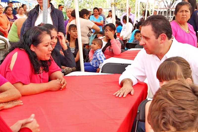 Tello Cristerna continúa trabajo de promoción por los municipios ■ foto: la jornada zacatecas