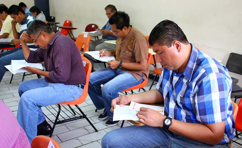 Imágenes de archivo de uno de los concursos de oposición para el Ingreso a la Educación Básica ■ FOTOs: LA JORNADA ZACATECAS