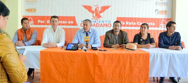 Una de las sanciones impuestas por el IEEZ fue de 750 mil pesos, informó Javier Calzada (centro) ■ FOTO: LA JORNADA ZACATECAS