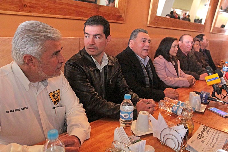 Buscan aspirantes del Partido de la Revolución Democrática poner por delante los intereses de la población y ningún interés particular de grupo o candidato, afirman ■ foto: ernesto moreno