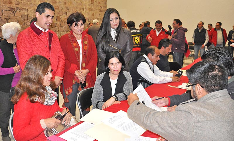 En la imagen, presentaron su registro Carlos Peña, Judit Guerrero, Lucía Alonso y Le Rey Barragán (al fondo) ■ foto: la jornada zacatecas