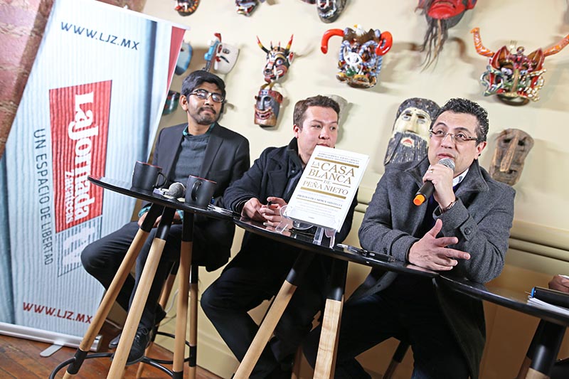 De izquierda a derecha, Sebastián Barragán, Irving Huerta y Daniel Lizárraga, autores de La Casa Blanca de Enrique Peña Nieto ■ FOTOS: ANDRÉS SÁNCHEZ