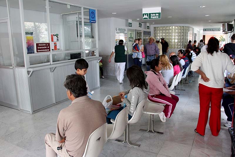 Importantes mejoras en equipo e instalaciones se pretenden en el Seguro Social en beneficio de los derechohabientes ■ FOTO: LA JORNADA ZACATECAS