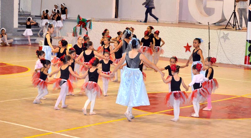 En diciembre, se realizó un festival en el que alumnos demostraron sus avances en actividades como danza clásica, gimnasia, manualidades, entre otras ■ foto: LA JORNADA ZACATECAS