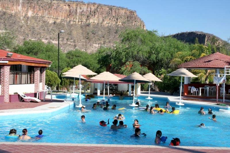 Aspecto del hotel Paraíso Caxcán, uno de los recintos recreativos a cargo del Instituto de Seguridad y Servicios Sociales de los Trabajadores del Estado de Zacatecas ■ FOTO: LA JORNADA ZACATECAS