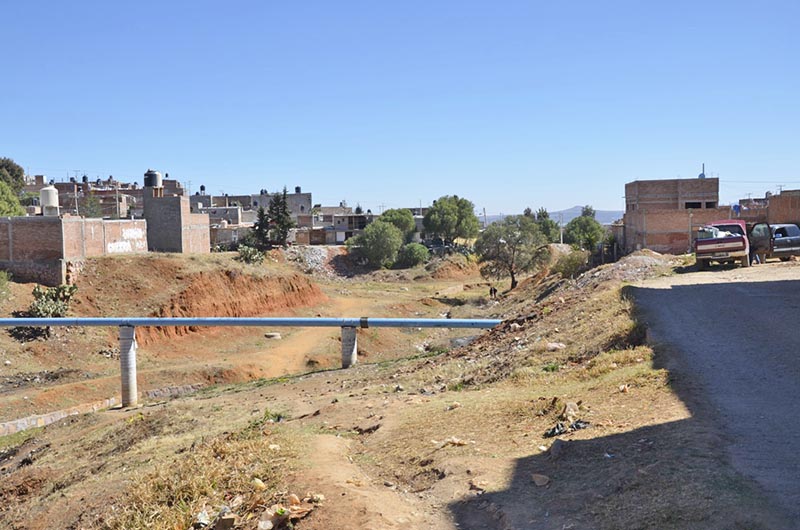 Personal del municipio limpió 22 mil metros cuadrados de cauces en la cabecera municipal ■ foto: LA JORNADA ZACATECAS