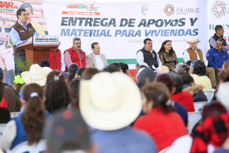El mandatario otorgó beneficios a ciudadanos de siete municipios del sur del estado ■ foto: LA JORNADA ZACATECAS